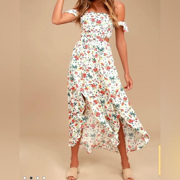 Lulus Dresses & Skirts - NWT! Lulus (Lush) Easy On The Eyes Cream Floral Print Maxi, size large.